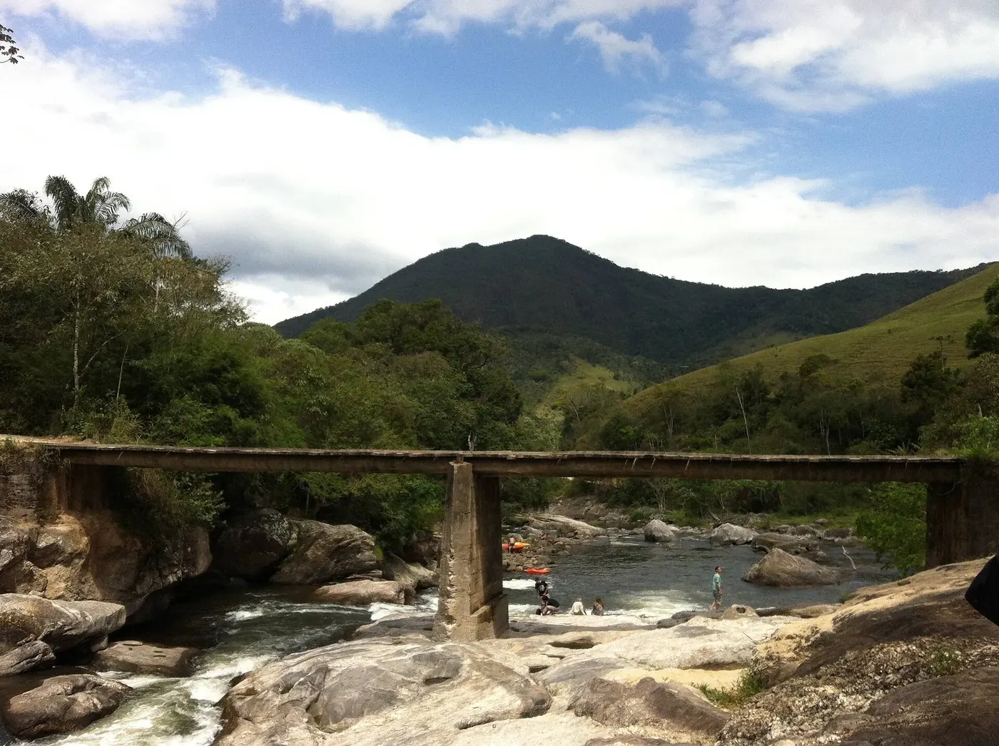Ponte dos Alemães sobre o Rio Macaé no Encontro dos Rios, em Lumiar